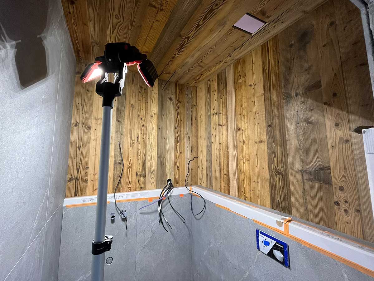 Interiérový drevený obklad stropu a stien – Banská Bystrica
